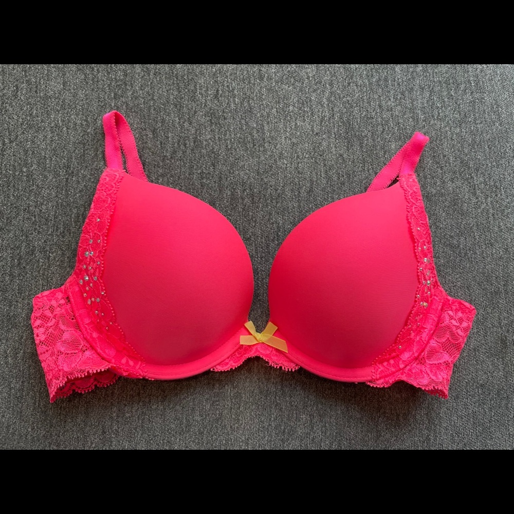Vitoria’s Secret hot pink lace sparkle pushup bra